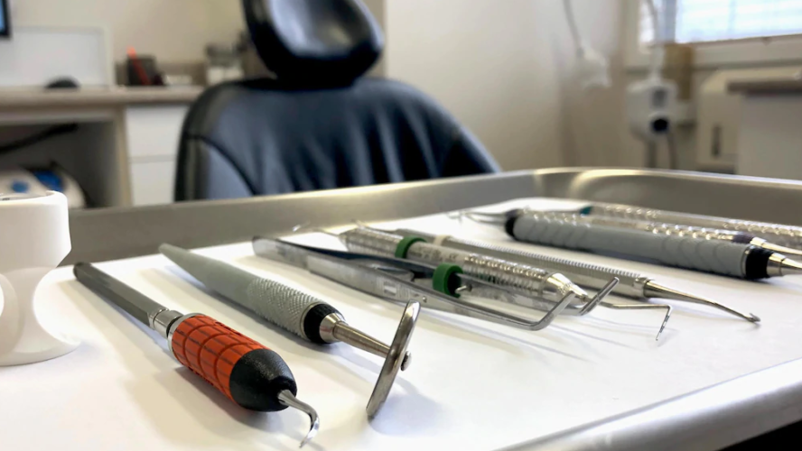 Quels outils médicaux pour un dentiste ? Le point sur les équipements d’un cabinet dentaire