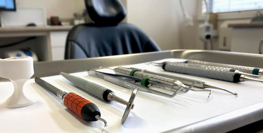 Quels outils médicaux pour un dentiste ? Le point sur les équipements d’un cabinet dentaire